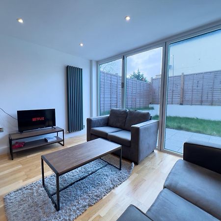 Апартаменты Deluxe 3 Bed Flat With Garden Финчли Экстерьер фото