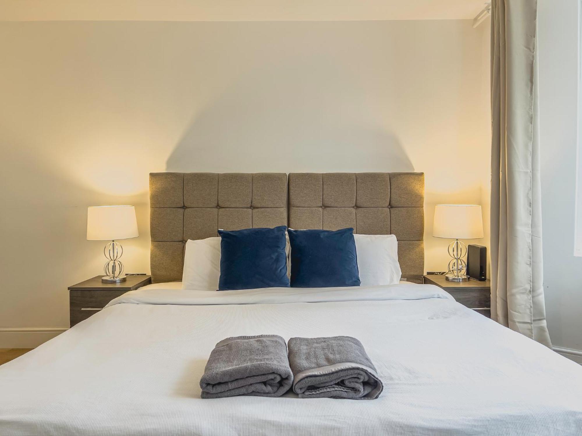 Апартаменты Deluxe 3 Bed Flat With Garden Финчли Экстерьер фото
