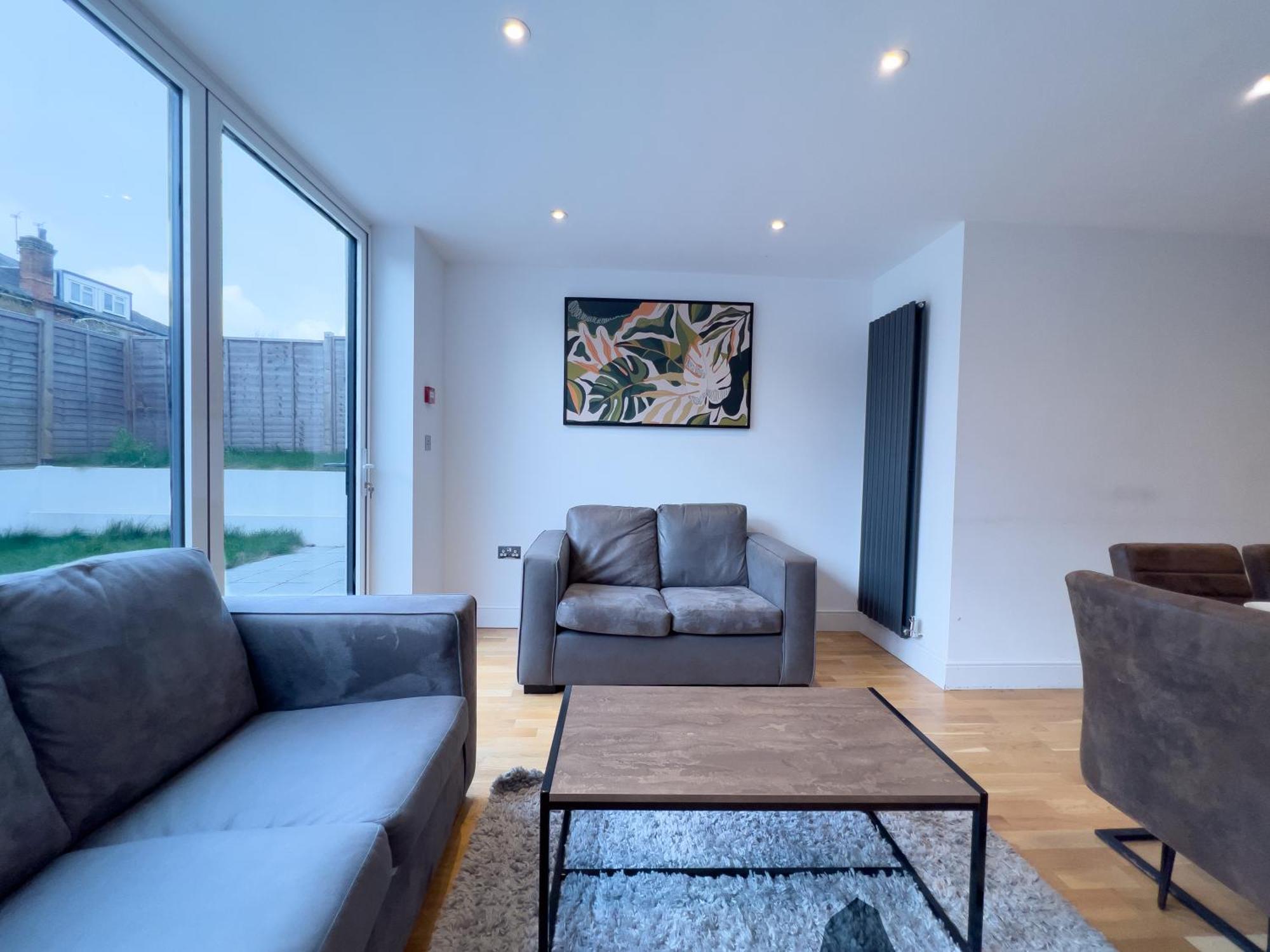 Апартаменты Deluxe 3 Bed Flat With Garden Финчли Экстерьер фото